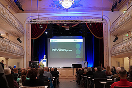 Saalüberblick mit Besuchern 28. Erfurter Tage