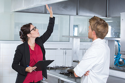 Begutachtung einer Küchenlüftung im Rahmen der sicherheitstechnische Betreuung durch den ASD*BGN