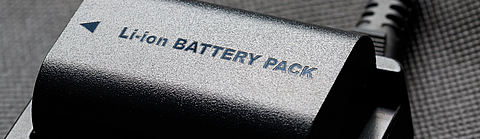 Wiederaufladbarer Lithium-Ionen-Akku mit Ladegerät