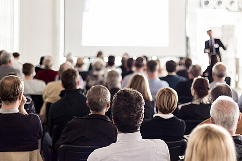 Konferenz im großen Saal