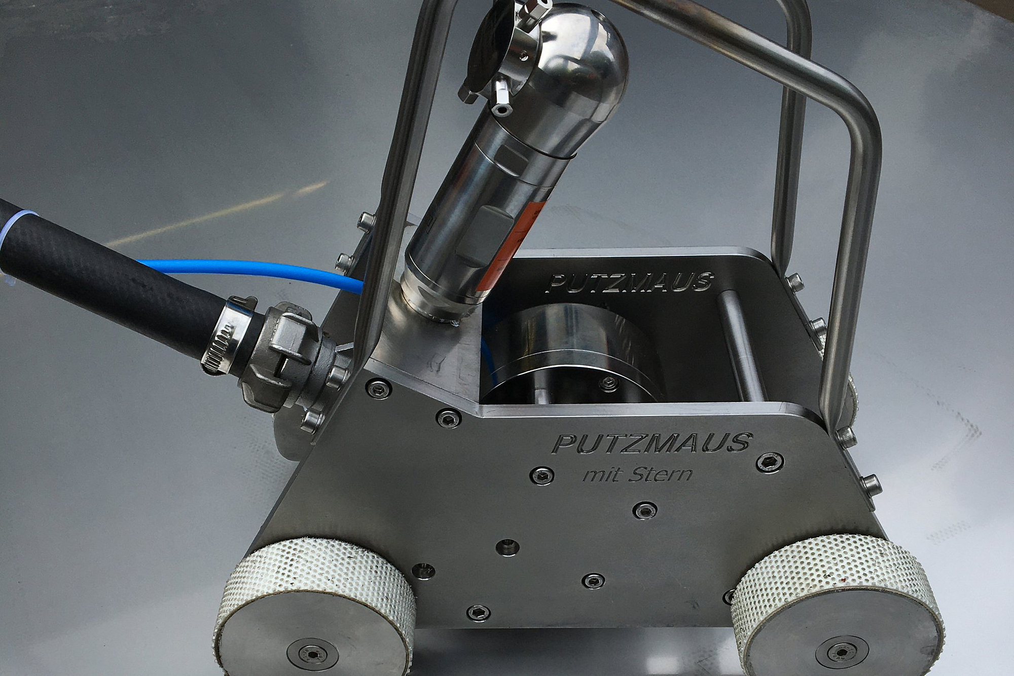 "Putzmaus" für die Tankreinigung von Gerolsteiner Brunnen.