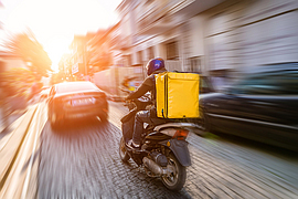 Lieferung mit Moped